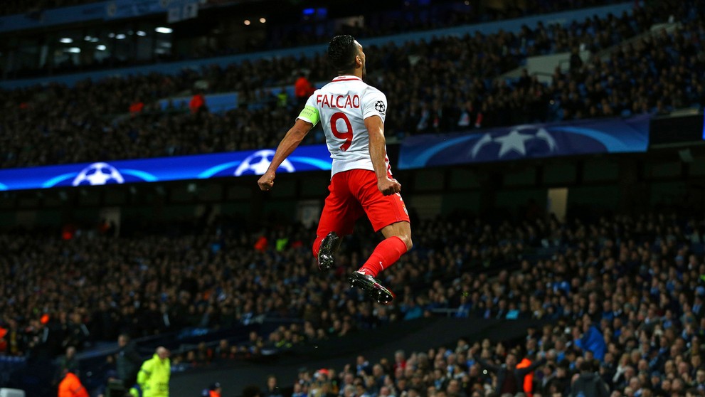 Kapitán Monaca Falcao oslavuje svoj gól do siete ManCity v osemfinále LM.