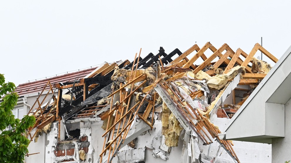 Explózia v obci Biely Kostol.