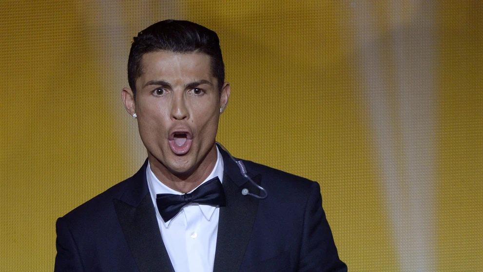 Portugalčan Cristiano Ronaldo z Realu Madrid sa teší po zisku Zlatej lopty 