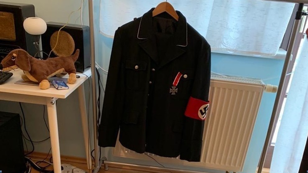 Predmety zaistili policajti.