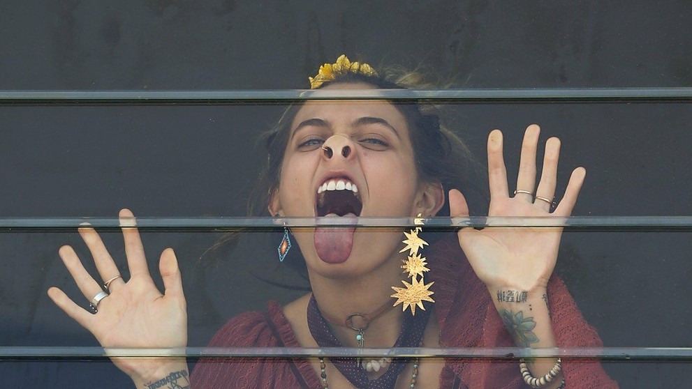 Nekonečná láska: Nie nadarmo sa vraví „Dôveruj, ale preveruj!“ Človek sa tak vyhne sklamaniu a pá kopancom od života...