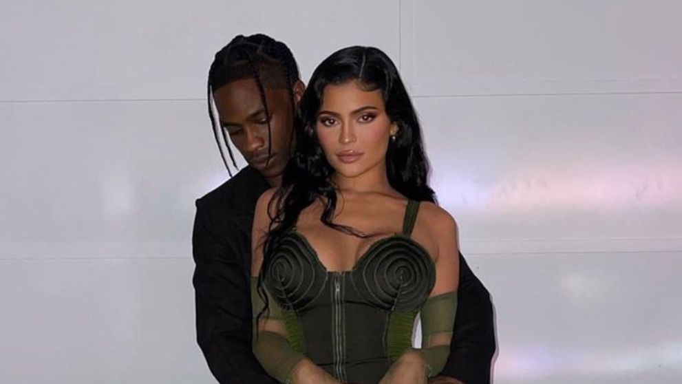 Kardashianka rozdelila fanúšikov na dva tábory. Čo to má na rukách?