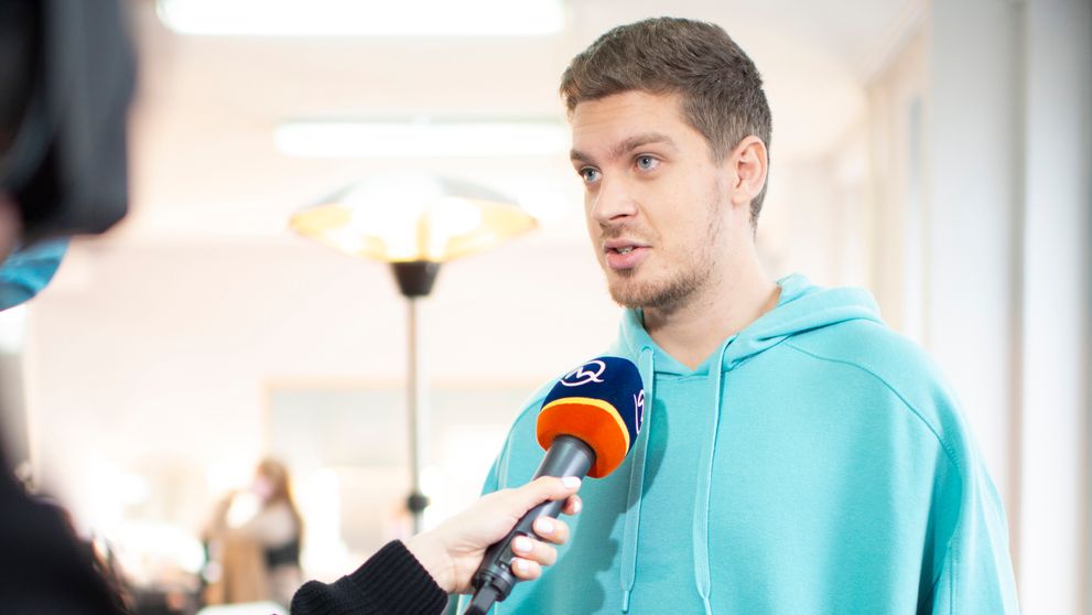 Erik Žibek zo seriálu Pán profesor si zahral po boku hereckej legendy!