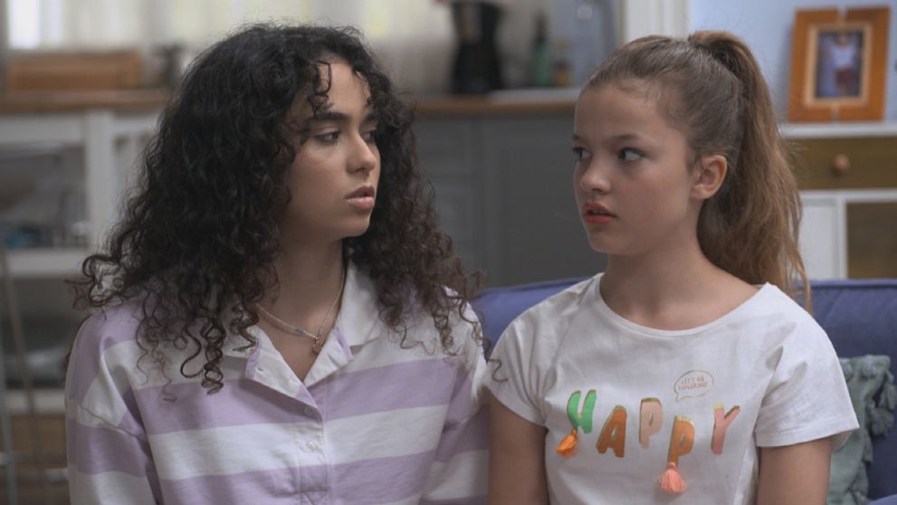 Marek buchne po stole. Nina a Viky dostanú doživotný zákaz