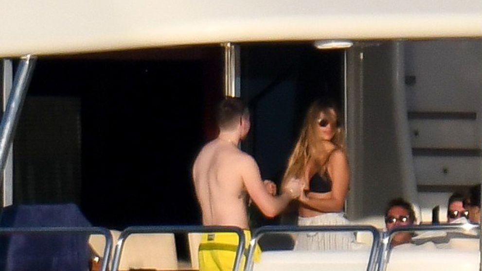 Nový lámač sŕdc v šoubiznise. Modelky strieda ako ponožky