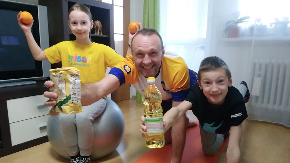Viete, ako doma cvičiť? Nechajte sa inšpirovať našimi športovými moderátormi