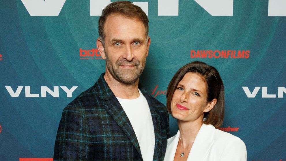 Tomáš Maštalír s manželkou Kristínou na premiére. Dvojica by sa v Hollywoode nestratila