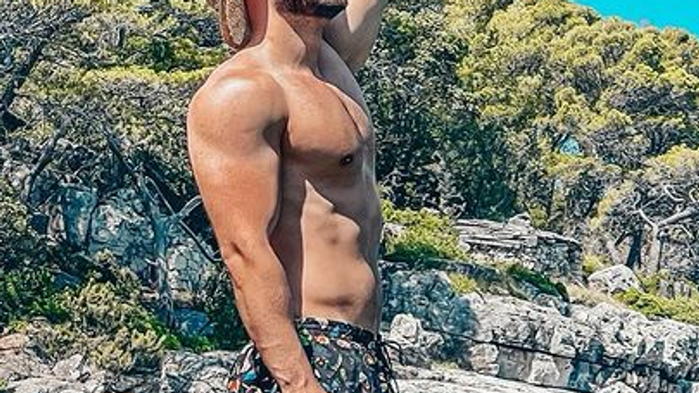 Sexy markizák na dovolenke! Z jeho fotiek v plavkách sú všetci paf