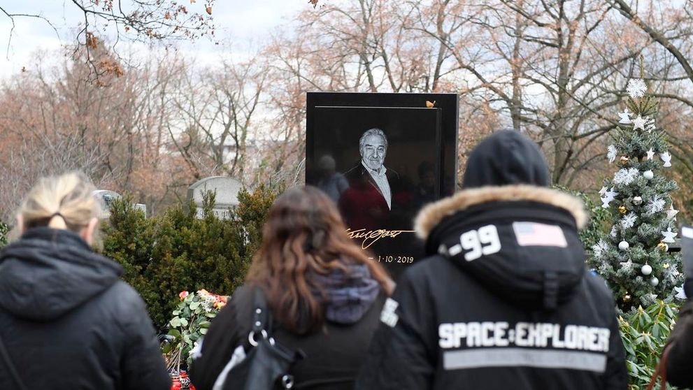 Znepokojivý pohľad na hrob Karla Gotta: Niekto ho vykradol