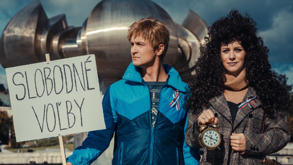 Lenka s Viktorom zmenení na nepoznanie: Dvojica moderátorov sa vrátila v čase