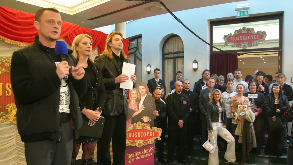 Urobila všetko, aby sa dostala k Mojsejovcom: Blondína skončila nahá vo vani!
