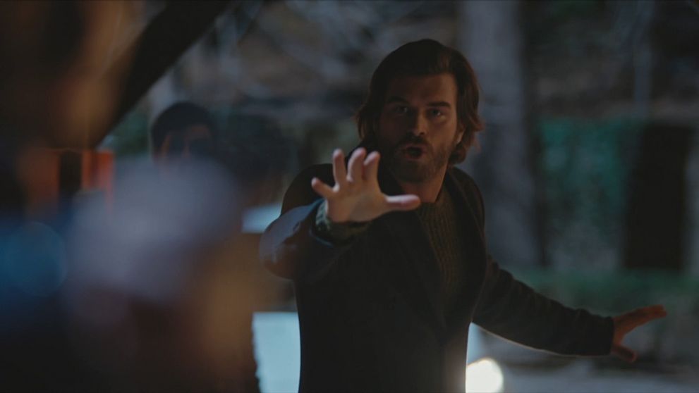 Statočný a krásna: 42. a 43. epizóda