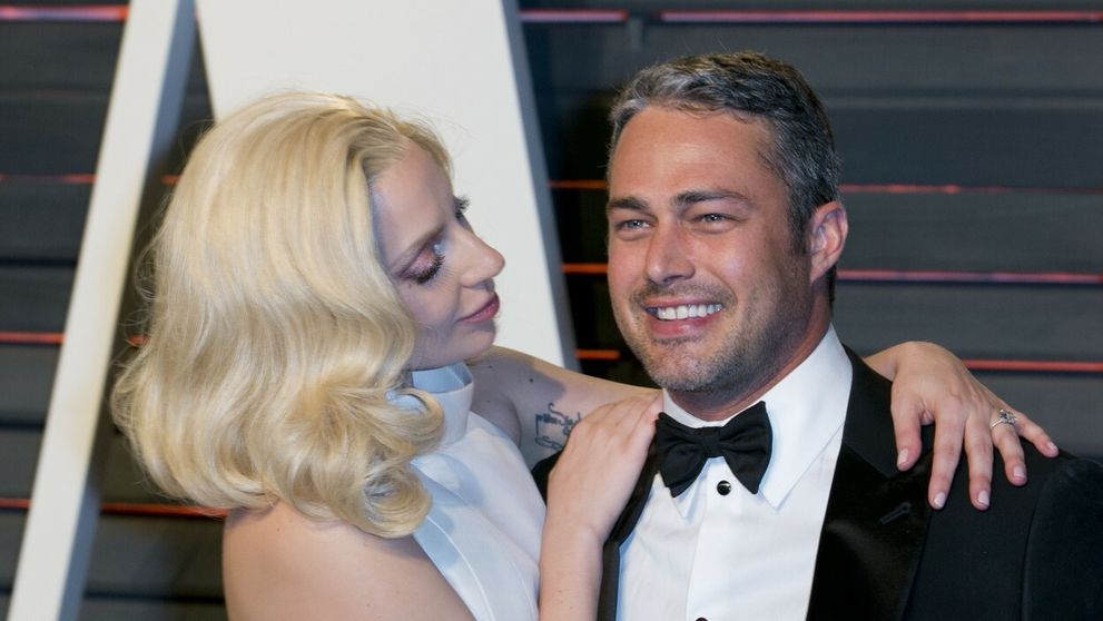 Expriateľ Lady Gaga sa vyzliekol v novom seriáli: Toto telo patrilo slávnej speváčke