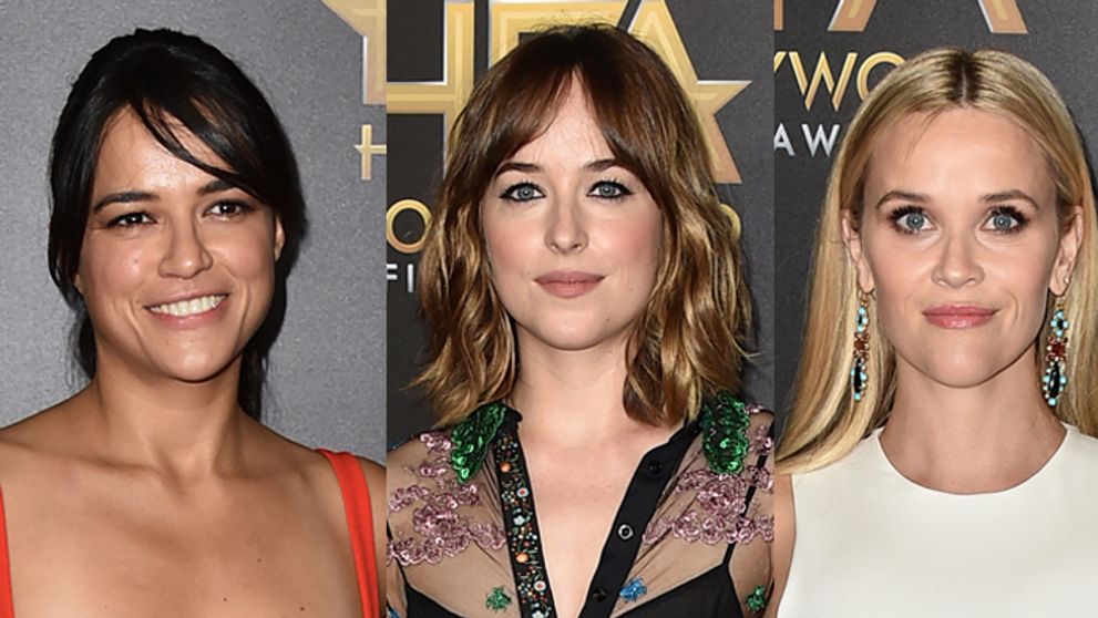 Móda z filmových cien: Dakota Johnson ukázala prsia v celej kráse!