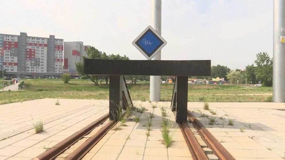 Dostavba trate petržalskej električky výrazne mešká