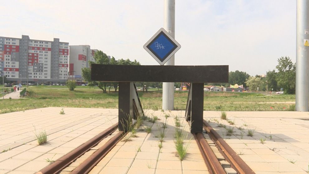 Dostavba trate petržalskej električky výrazne mešká