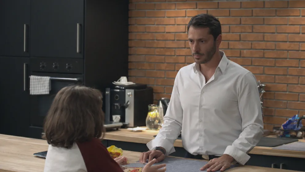 Alex chce po zamilovanom rozhovore položiť Eme zásadnú otázku