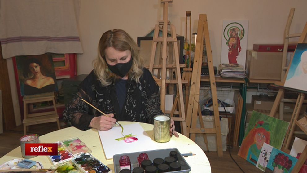 Vo svojom ateliéri robí terapiu umením, chce zabrániť tragédiám