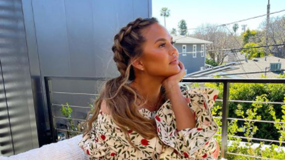 Modelka ukázala prsia po dvoch deťoch a odstránení silikónov