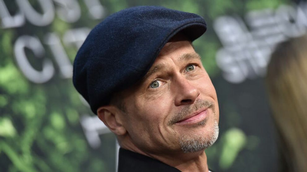 Brad Pitt si lieči zlomené srdce. Flirtovať má s veľmi známou kráskou