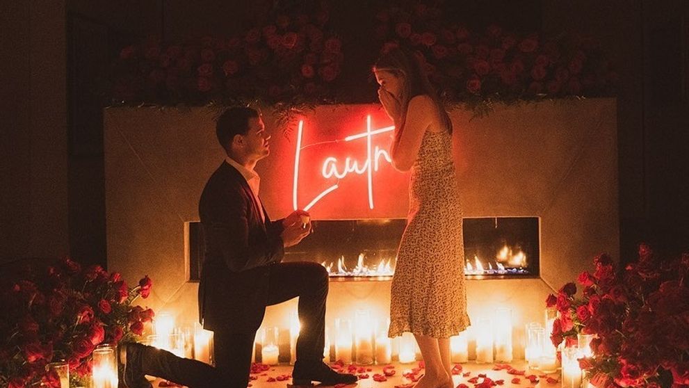 Hviezda Twilightu sa zasnúbila. Romantika ako z upírskej ságy