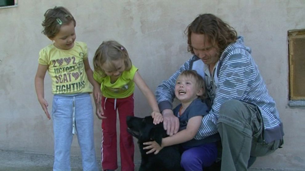 Nevidiaci Stano zostal sám s deťmi