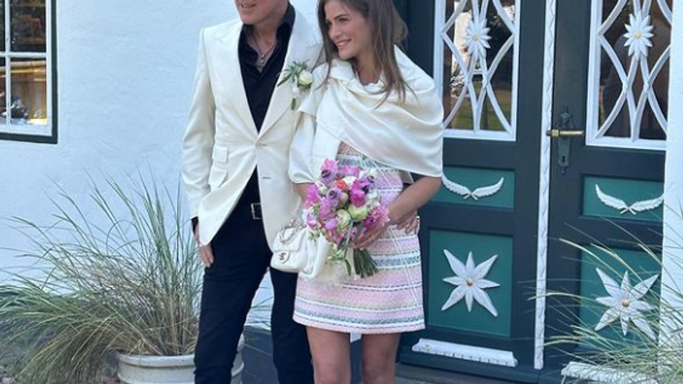 V 60-ke svadba! Spevákova nevesta je mladšia o 37 rokov