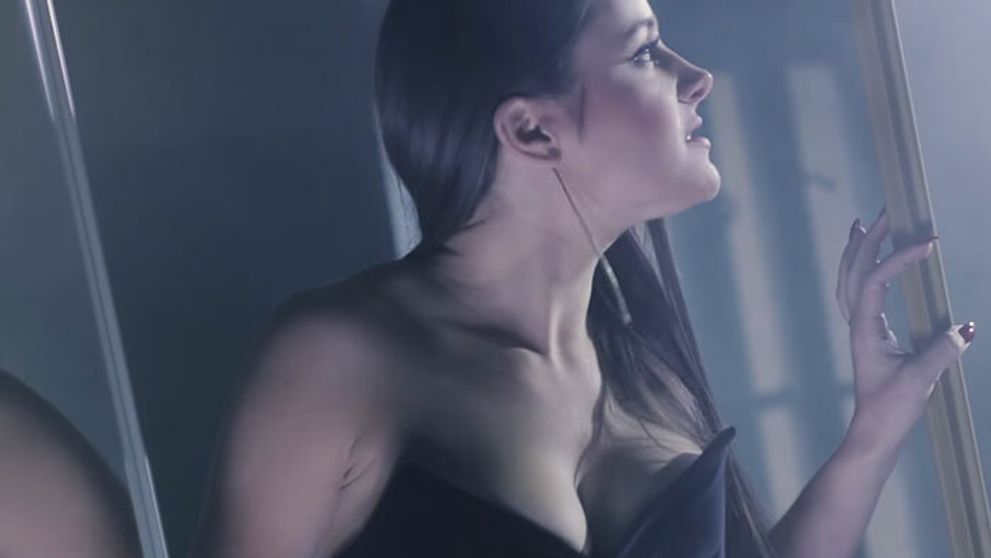 Hatalová a jej bujný dekolt: Slovenská speváčka predstavila prvý videoklip