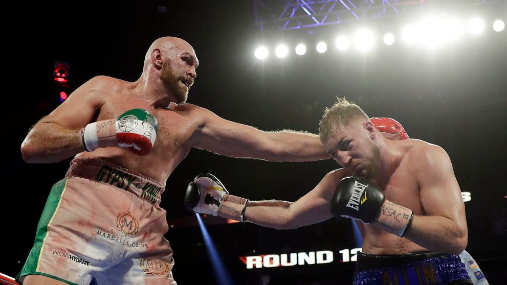 VIDEO: Fury sa s neznámym súperom vytrápil, napokon zostáva nezdolaný