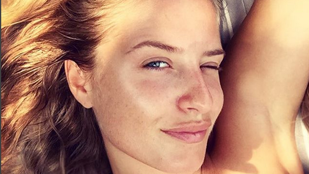 Hriešne sexy slovenská modelka: Nahá v krkolomnej póze