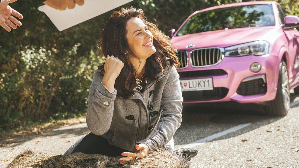 Polnišová v ohrození. Skončila na kapote auta