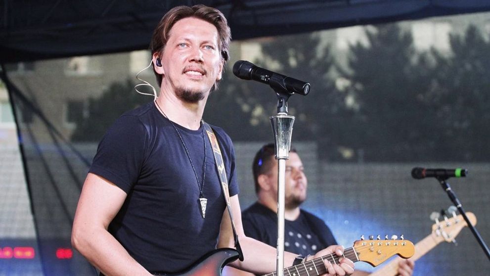 Neuveriteľná zmena: Peter Cmorik sa dal na folklór!