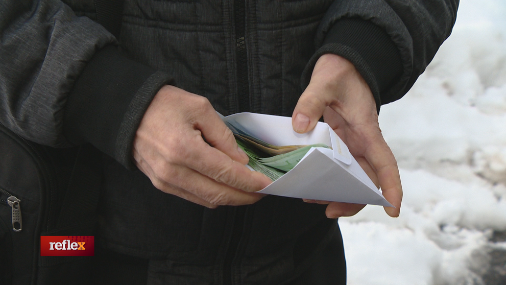 Míňa celoživotné úspory