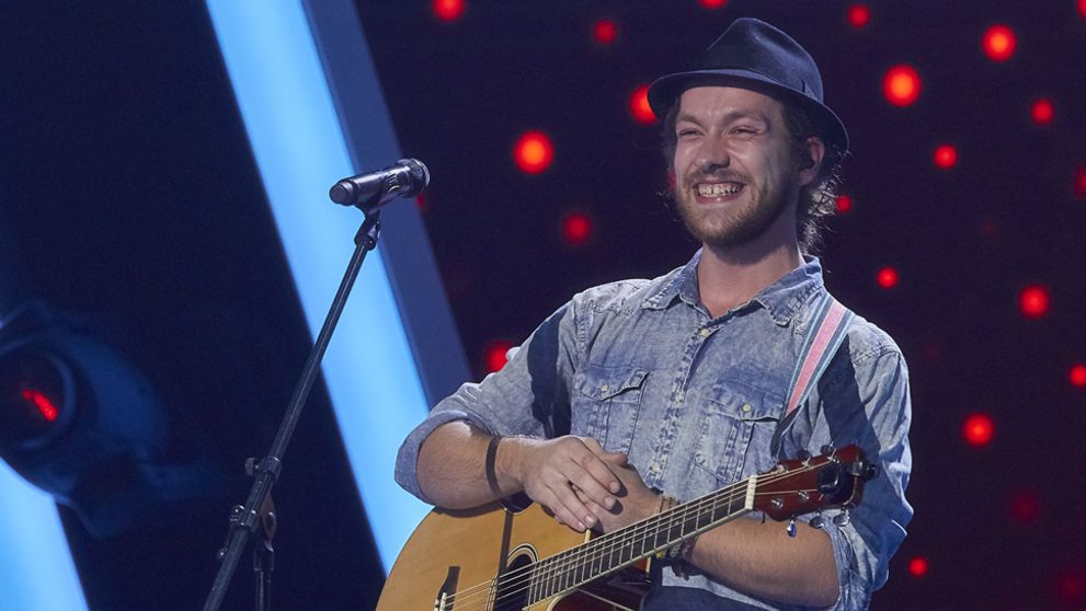 Radikálna zmena imidžu. Fešáka z The Voice na tejto fotke nespoznáte