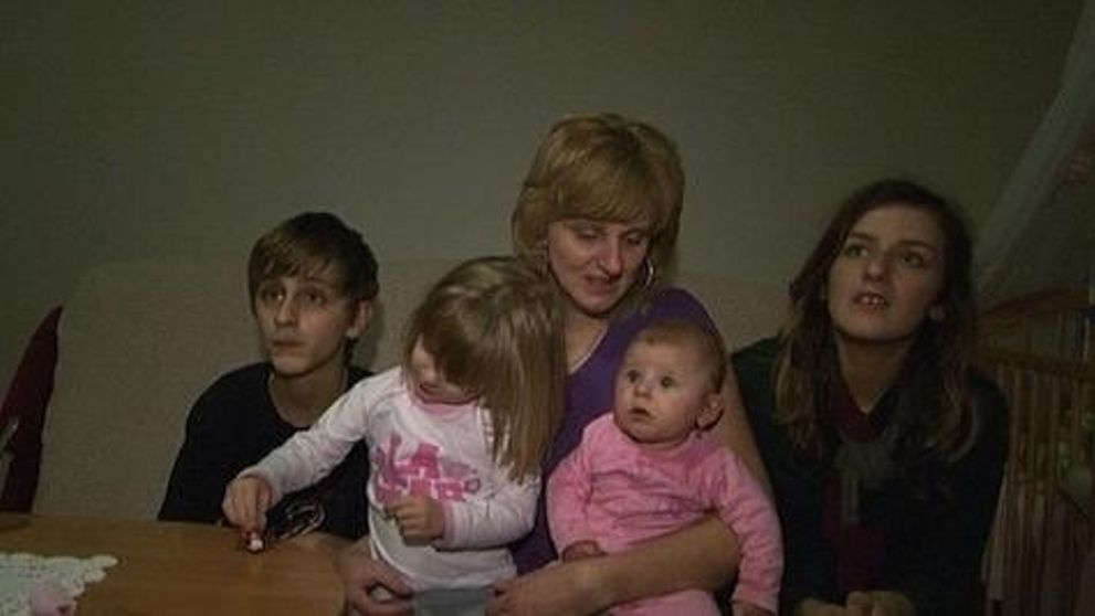 Sama so štyrmi malými deťmi!