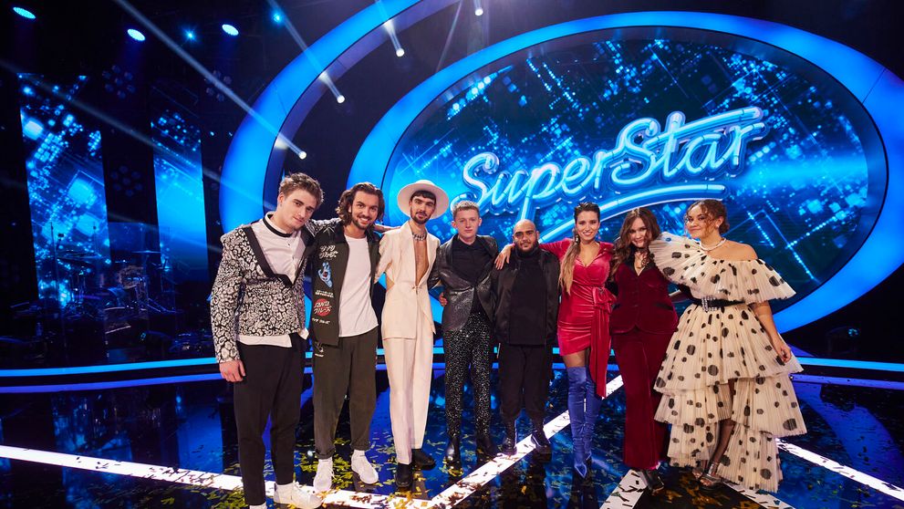 Dua Lipa, Queen či Coldplay: Superstaristi zaspievajú najväčšie hity