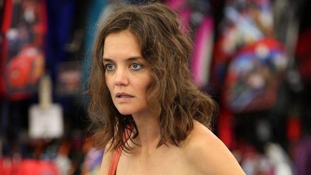 Otrasná tvár a účes Katie Holmes, ale za to ukážkový zadok