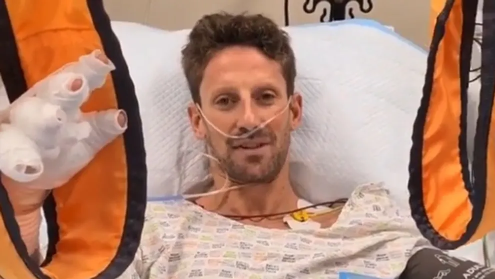 Romain Grosjean sa po hororovej nehode ozval fanúšikom: Viac-menej som v poriadku