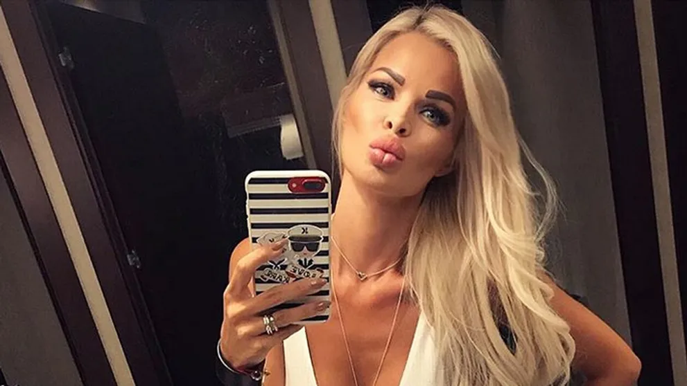 Silvia Kucherenko sa lúči s letom. S vystrčeným zadkom!