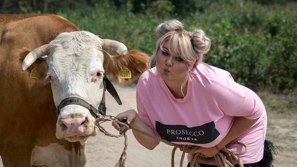 Najväčšia hviezdy Farmy zažiari v reklame: Zahrala si po boku slovenskej topmodelky