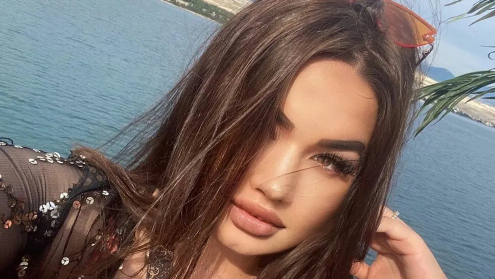 Bývalá farmárka žúruje pri mori: Ulovila tri slovenské celebrity!