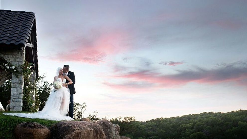 Po 6 rokoch svadba snov: Speváčka sa vydala v naozaj odvážnych šatách!