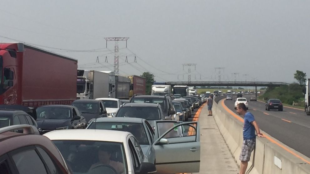 Totálny kolaps na D1: Ak môžete, diaľnici sa vyhnite