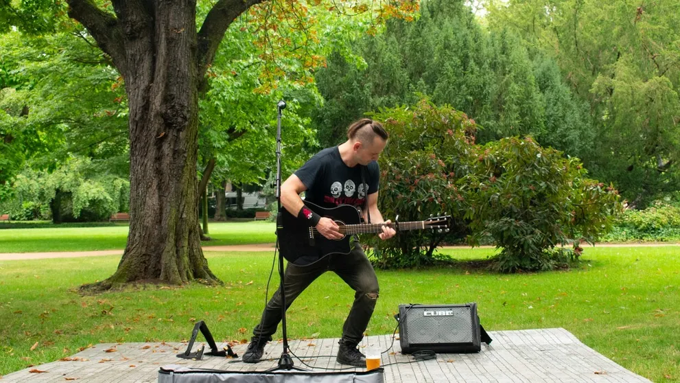 Zomrel gitarista známej českej kapely. Nemal ani 40 rokov