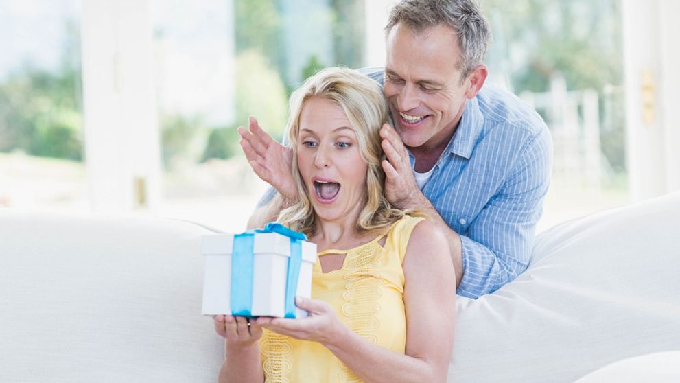 Potrebujete poradiť s výberom darčeka pre manželku? Čítajte ďalej