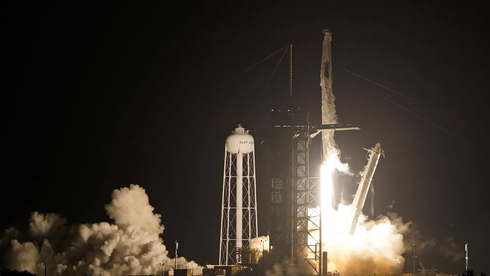 Nosnej rakete spoločnosti SpaceX hrozí zrážka s Mesiacom
