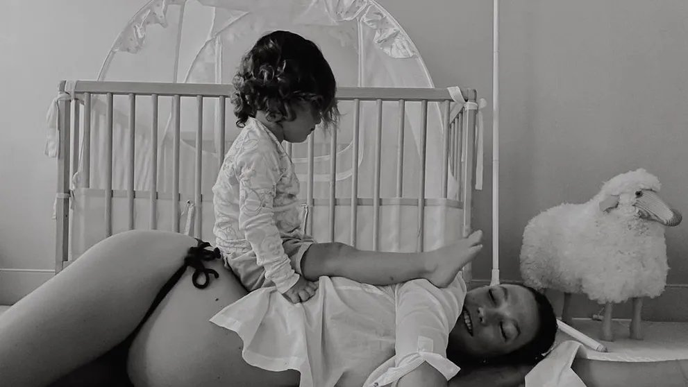 Svetová topmodelka porodila druhé dieťa. Ten záber vás dojme