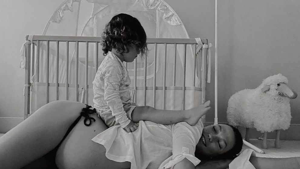 Svetová topmodelka porodila druhé dieťa. Ten záber vás dojme