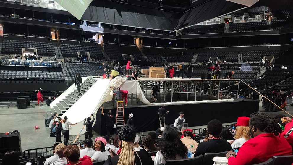 Dráma pred vystúpením: Raper si odhryzol jazyk