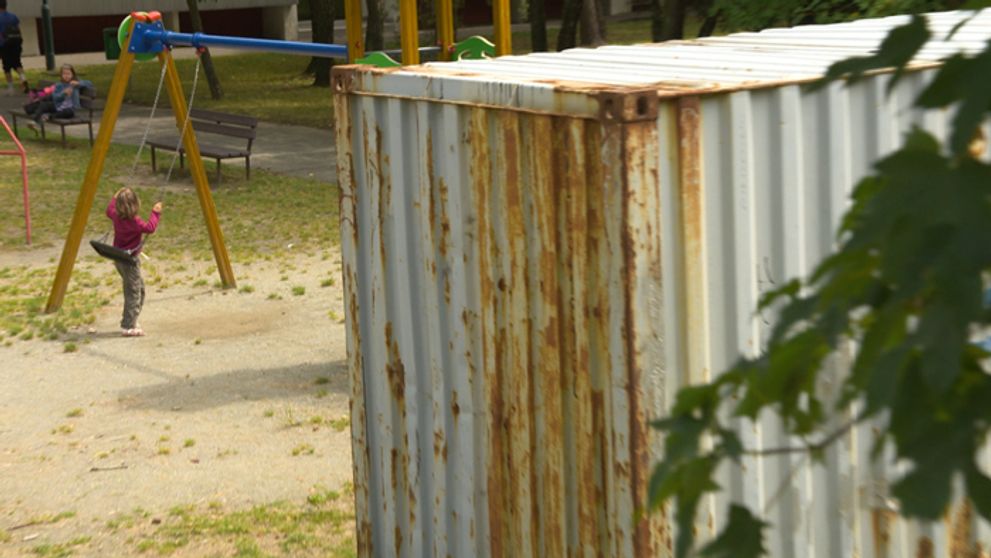 Plechová opacha na sídlisku